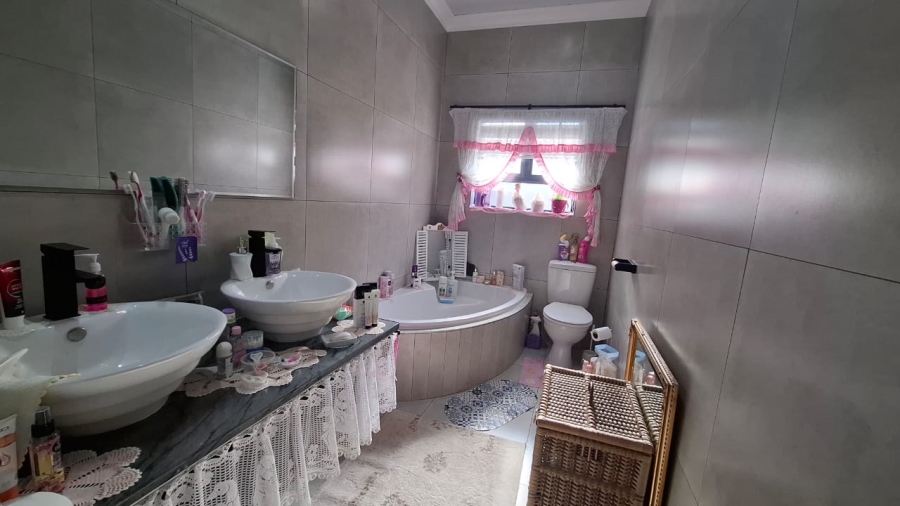 3 Bedroom Property for Sale in Elandia North West